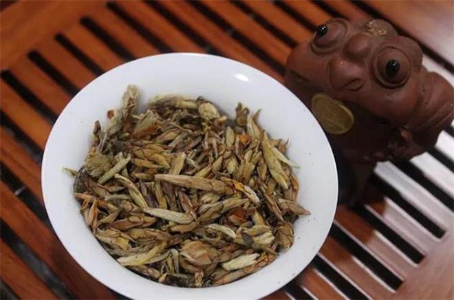 亿百体育：老鹰茶是什么茶？细说老鹰茶的来历和作用(图5)