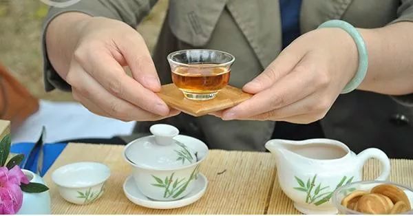 泡茶前的礼仪规范哪些禁忌不能碰千万别闹笑话了(图4)