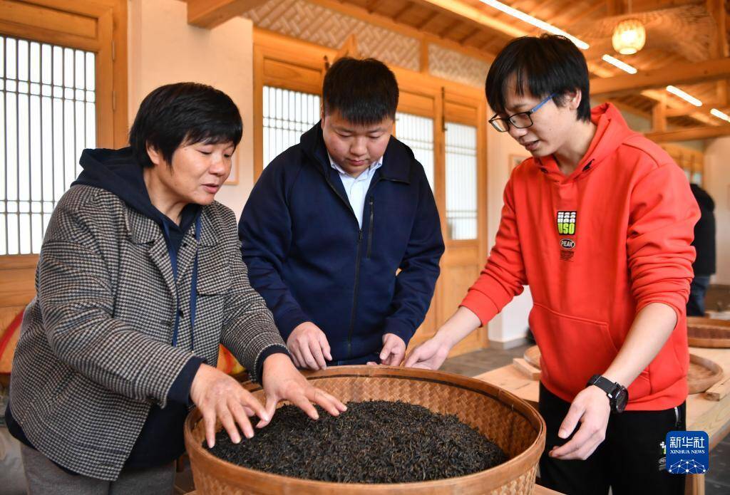 亿百体育平台走进武夷山来看武夷岩茶“岩骨花香”的奥秘(图1)