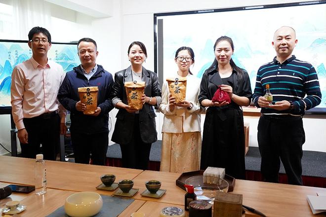 亿百体育官网向先贤看齐 弘扬茶文化 学解宋词满庭芳•茶活动丰富多彩(图4)